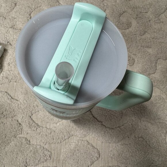 STANLEY Cup quencher H2o Tumbler 40 OZ soft rain mint‎ NWT - Picture 3 of 5